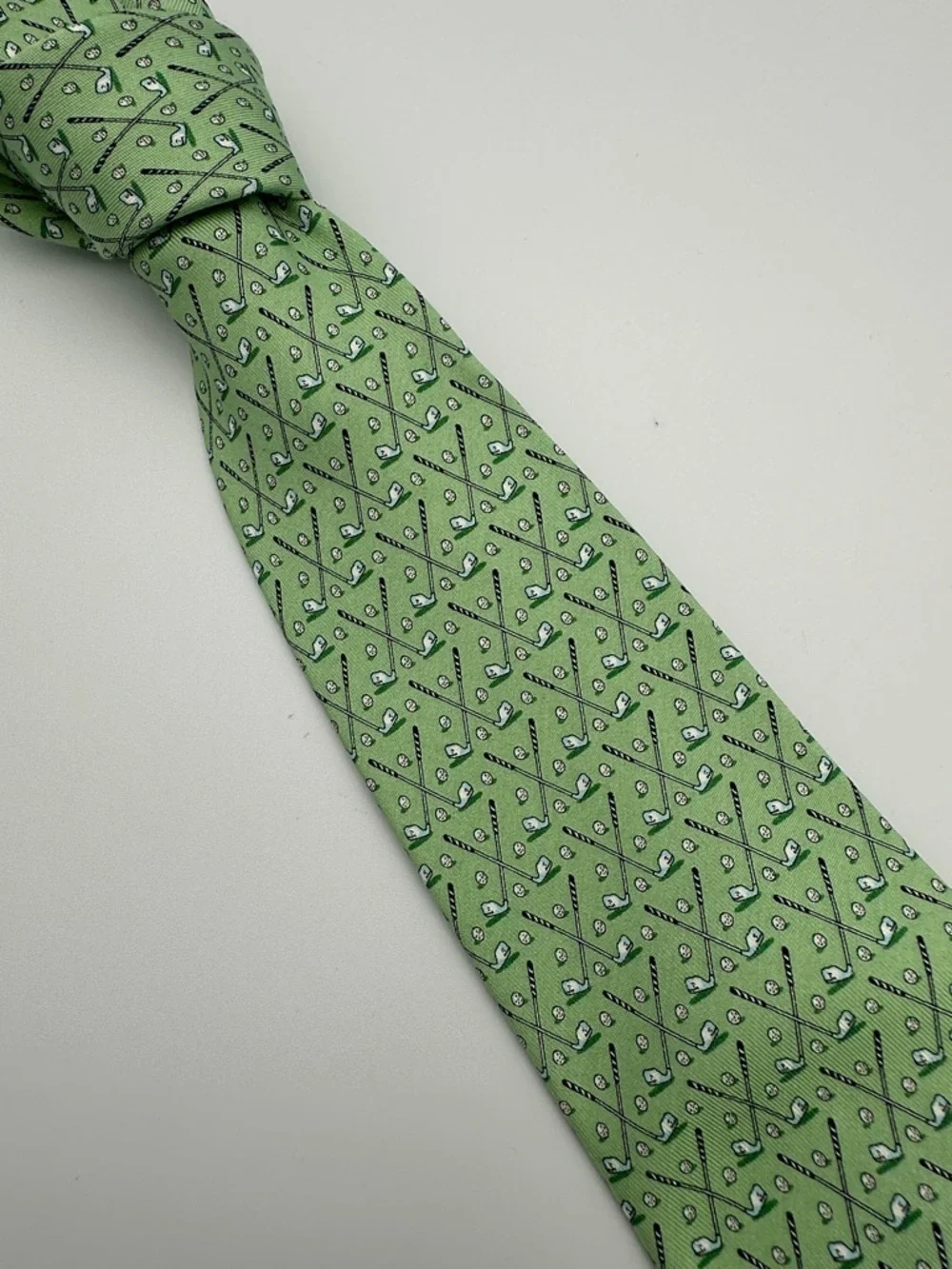 Vineyard Vines men's green silk necktie featuring a repeating golf club and ball
